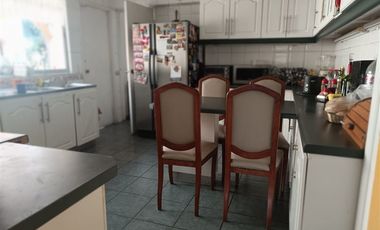 Casa en venta de 3 dorm. Ceca Metro Hernando de M Las Condes