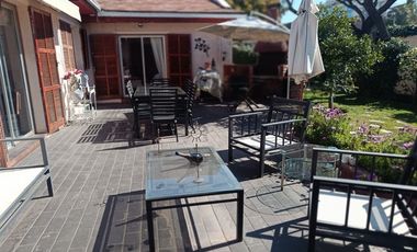 Casa en venta de 3 dorm. Ceca Metro Hernando de M Las Condes