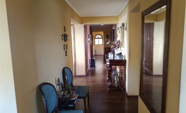 Casa en venta de 3 dorm. Ceca Metro Hernando de M Las Condes