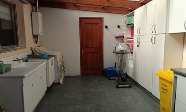 Casa en venta de 3 dorm. Ceca Metro Hernando de M Las Condes