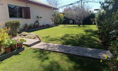 Casa en venta de 3 dorm. Ceca Metro Hernando de M Las Condes
