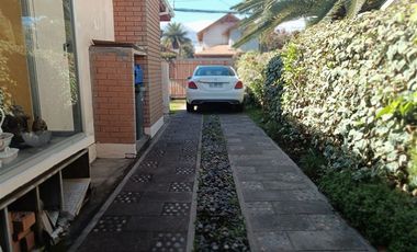 Casa en venta de 3 dorm. Ceca Metro Hernando de M Las Condes