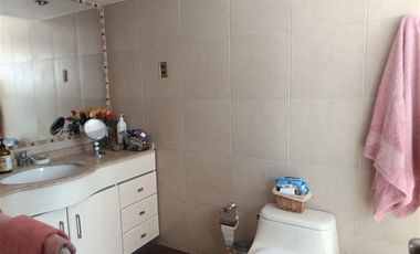 Casa en venta de 3 dorm. Ceca Metro Hernando de M Las Condes