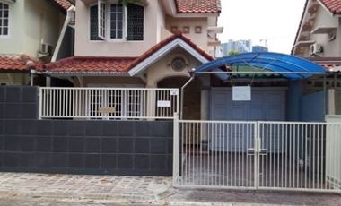 Disewakan rumah cantik asri di villa Valencia Surabaya