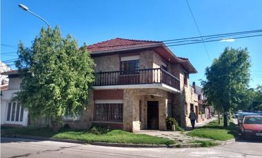 Chalet Brandsen Esquina Misiones Nueva Pompeya