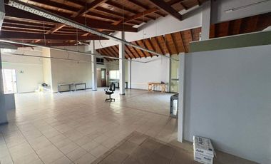 Amplio Salón-Alquiler-Ciudad Jardín