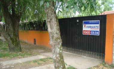 BURZACO -CORIMAYO -HERMOSO CHALET VARIOS AMBIENTES - SOBRE LOTE 12 X 42 MTS. AMPLIO JARDÍN AL FTE, CON GARAJE CUBIERTO P/3 AUTOS Y GALERÍA CIRCUNDANTE