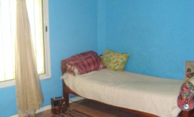 BURZACO -CORIMAYO -HERMOSO CHALET VARIOS AMBIENTES - SOBRE LOTE 12 X 42 MTS. AMPLIO JARDÍN AL FTE, CON GARAJE CUBIERTO P/3 AUTOS Y GALERÍA CIRCUNDANTE