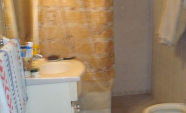 BURZACO -CORIMAYO -HERMOSO CHALET VARIOS AMBIENTES - SOBRE LOTE 12 X 42 MTS. AMPLIO JARDÍN AL FTE, CON GARAJE CUBIERTO P/3 AUTOS Y GALERÍA CIRCUNDANTE