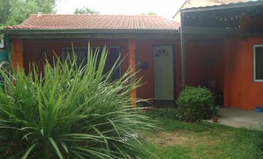 BURZACO -CORIMAYO -HERMOSO CHALET VARIOS AMBIENTES - SOBRE LOTE 12 X 42 MTS. AMPLIO JARDÍN AL FTE, CON GARAJE CUBIERTO P/3 AUTOS Y GALERÍA CIRCUNDANTE