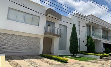 CASA ESPECTACULAR EN CONJUNTO CERRADO