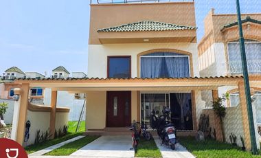 Casa en venta  Boca del Río, Veracruz en residencial privado