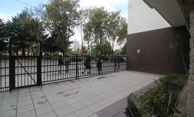 Departamento · 3 ambientes · planta baja · frente a Plaza Colon