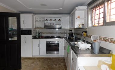 casa en venta en ciudad jardín. Cod V87431