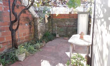 FONROUGE 1872 CASA DESARROLLADA SOBRE LOTE DE 12 X 18, Banfield