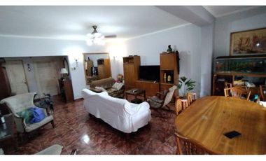 Oportunidad casa Godoy Cruz con depto independiente - ingresos extras