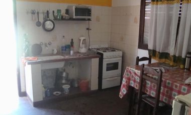GLEW. CASA 3 AMB C/ ENTRADA PARA AUTO Y GALPÓN. CERCA DE COLECTIVOS CARREFOUR Y AV.H IRIGOYEN