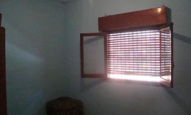 GLEW. CASA 3 AMB C/ ENTRADA PARA AUTO Y GALPÓN. CERCA DE COLECTIVOS CARREFOUR Y AV.H IRIGOYEN