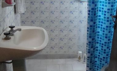 GLEW. CASA 3 AMB C/ ENTRADA PARA AUTO Y GALPÓN. CERCA DE COLECTIVOS CARREFOUR Y AV.H IRIGOYEN