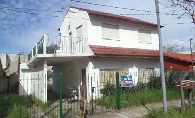 Casa con Departamento en venta en Mar del Tuyu