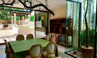 Casa con alberca privada, doble altura, jardin interior, bar con columpios, cerc