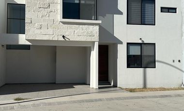 CASA EN VENTA EN RANCHO SANTA MONICA
