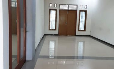 Disewakan Rumah Duren Sawit
