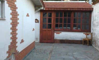 EXCELENTE PROPIEDAD C/PARQUE E/AUTO 4 AMB. PILETA. PROX. AV. MARQUEZ.