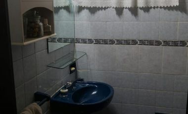 EXCELENTE PROPIEDAD C/PARQUE E/AUTO 4 AMB. PILETA. PROX. AV. MARQUEZ.