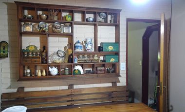 EXCELENTE PROPIEDAD C/PARQUE E/AUTO 4 AMB. PILETA. PROX. AV. MARQUEZ.