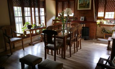 EXCELENTE PROPIEDAD C/PARQUE E/AUTO 4 AMB. PILETA. PROX. AV. MARQUEZ.