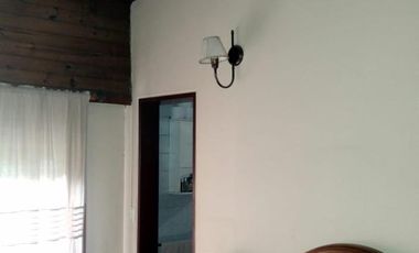 EXCELENTE PROPIEDAD C/PARQUE E/AUTO 4 AMB. PILETA. PROX. AV. MARQUEZ.