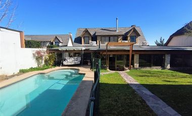 Casa en venta de 4 dorm. en La Florida