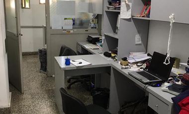 Venta Galpón 551M² En 2  Plantas  en Ramos Mejía -  Muy Buen Estado -