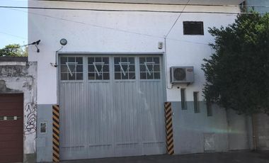 Venta Galpón 551M² En 2  Plantas  en Ramos Mejía -  Muy Buen Estado -