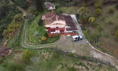 Te vendo esta extensa finca de 2 y media hectáreas en Copacabana, cerca de la autopista.