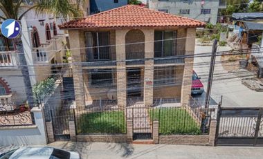 Se vende casa de 4 recámaras en col. Independencia, Tijuana