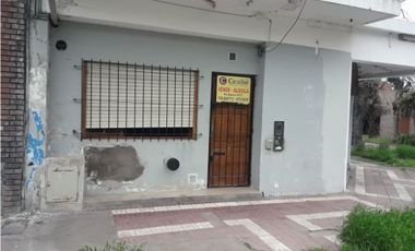 2 AMB TIPO DEPTO PH EXTERNO PLANTA BAJA A LA CALLE BUEN ESTADO (alquilo o vendo o alq c/opcion compra)