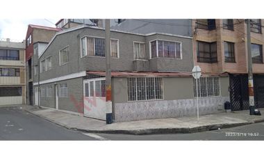 se vende casa esquinera en el Galan