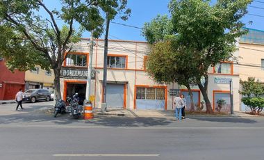 Casa, uso de suelo mixto, 4 departamentos y 6 locales , en Iztapalapa