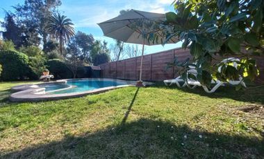 Se arrienda casa en condominio de Villaseca