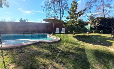 Se arrienda casa en condominio de Villaseca