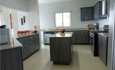 VENTA DE APARTAMENTO DE PLAYA EN SAN CARLOS, PH VISTAMAR GOLF & MARINA