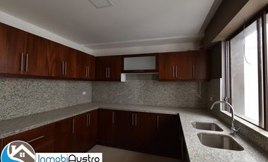 Venta Casa Acabados de Lujo al Norte de Cuenca.
