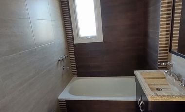 VENTA HERMOSO DPTO 2 AMB C/COCHERA, V. BALLESTER CENTRO