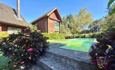 Casa en venta de 5 dorm. en Villarrica