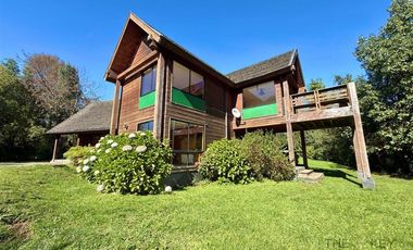 Casa en venta de 5 dorm. en Villarrica