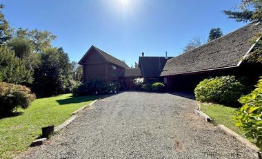 Casa en venta de 5 dorm. en Villarrica