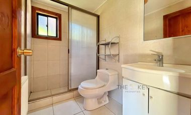 Casa en venta de 5 dorm. en Villarrica