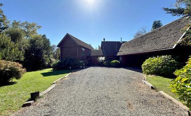 Casa en venta de 5 dorm. en Villarrica